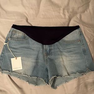 Pink blush maternity shorts size M. Never worn.